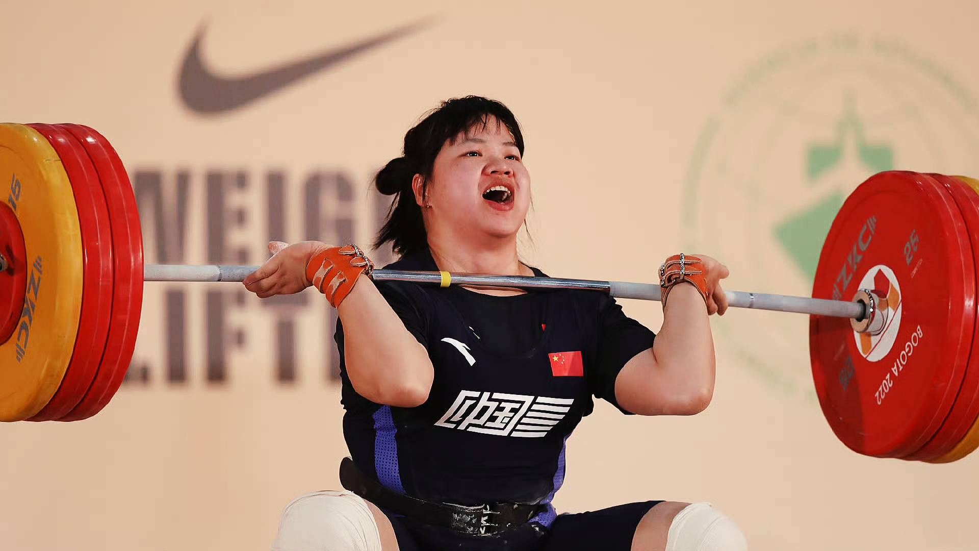 举重女子公斤级比赛，中国选手包揽冠亚军的简单介绍