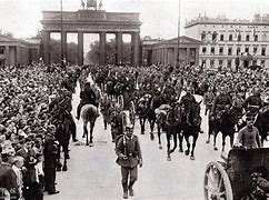 勃兰登堡队迎来胜利，一路领先昂首挺进