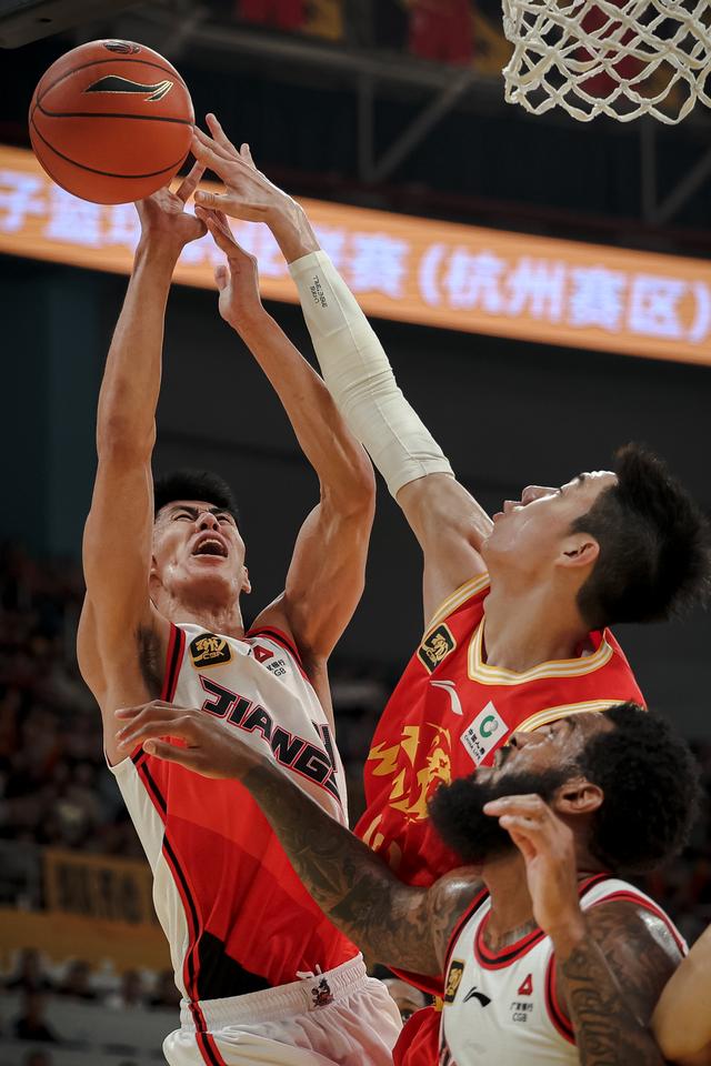 内蒙古队战胜浙江男篮，实力亮眼